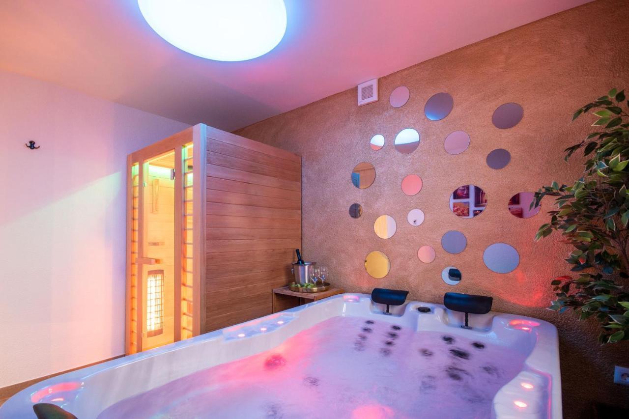 Wellness Studio D'Or - Exclusive New Apartment With Whirlpool, Sauna, Sunny Terrace, Private Parking 포레치 외부 사진