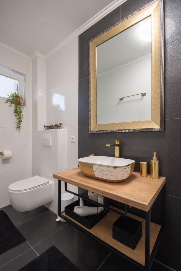 Wellness Studio D'Or - Exclusive New Apartment With Whirlpool, Sauna, Sunny Terrace, Private Parking 포레치 외부 사진